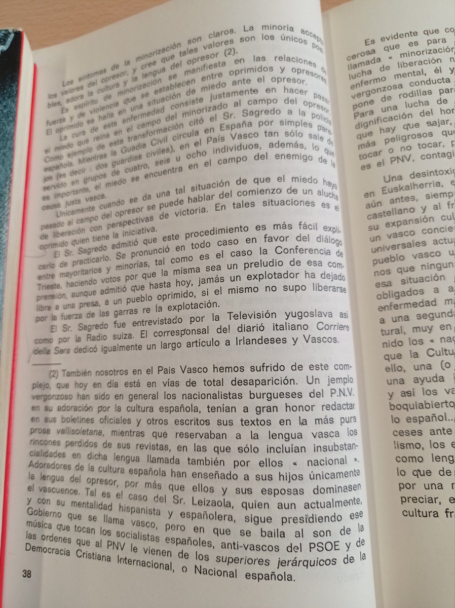 Andritx's tweet photo. Federiko Krutwig 50ko hamarkadan Triesten/Trsten mahainguru batean parte hartu zuen jugoslaviar politikariekin (tartean Vladimir Dedijer goi-mailako figurarekin), eta jugoslaviar telebistak elkarrizketatu zuen. https://t.co/OjCaKeFVPs