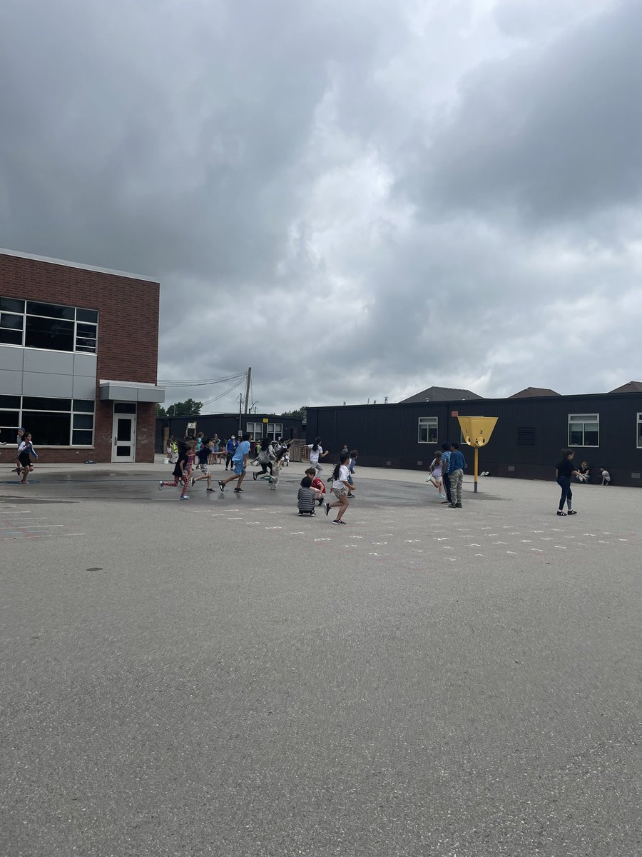 Mrs. Hessel tweet media