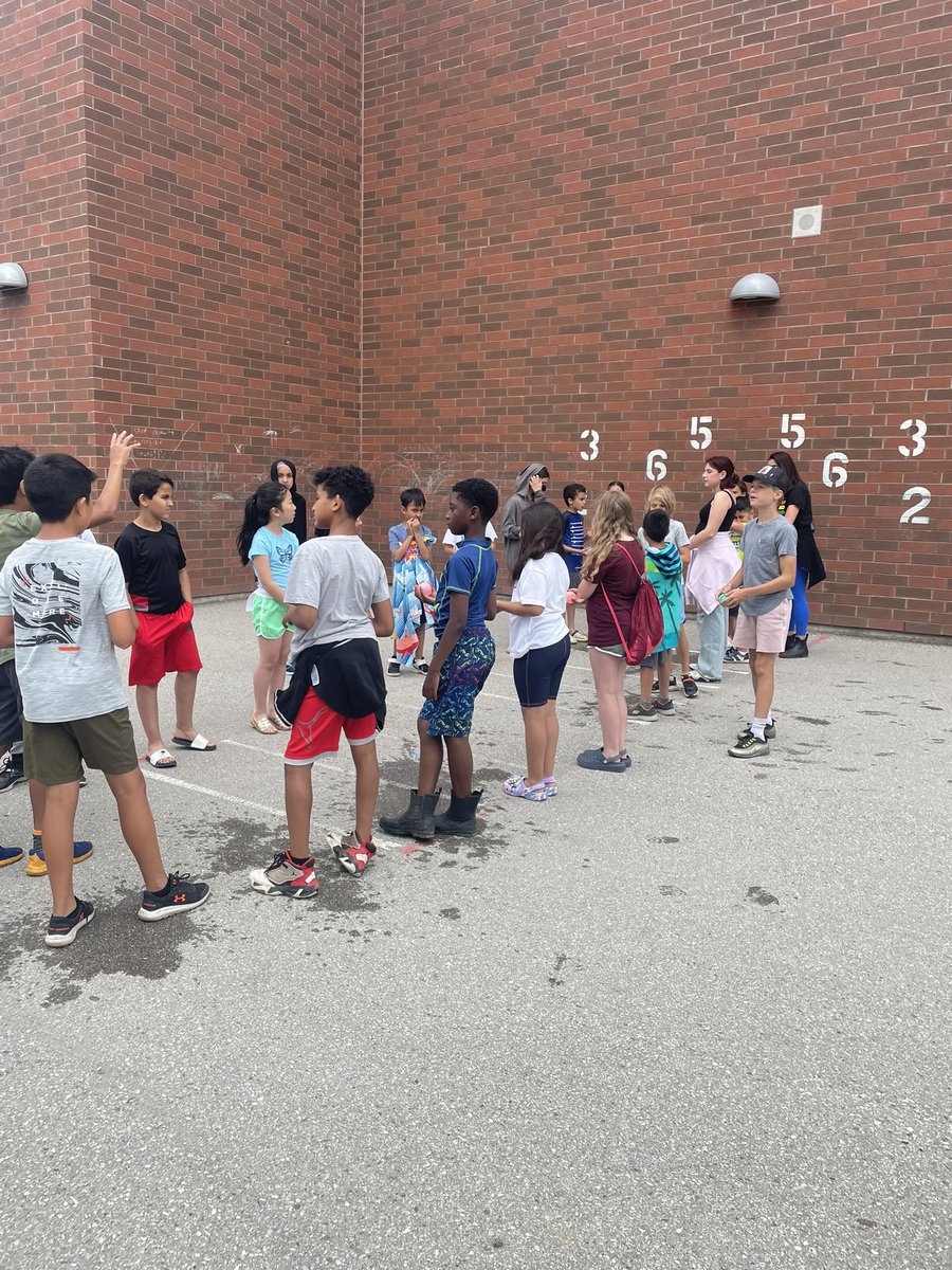 Mrs. Hessel tweet media