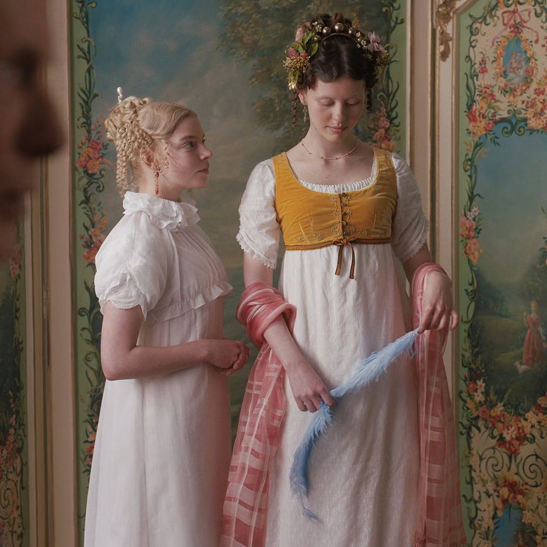 mia goth and anya taylor-joy as harriet and emma in emma. (2020)