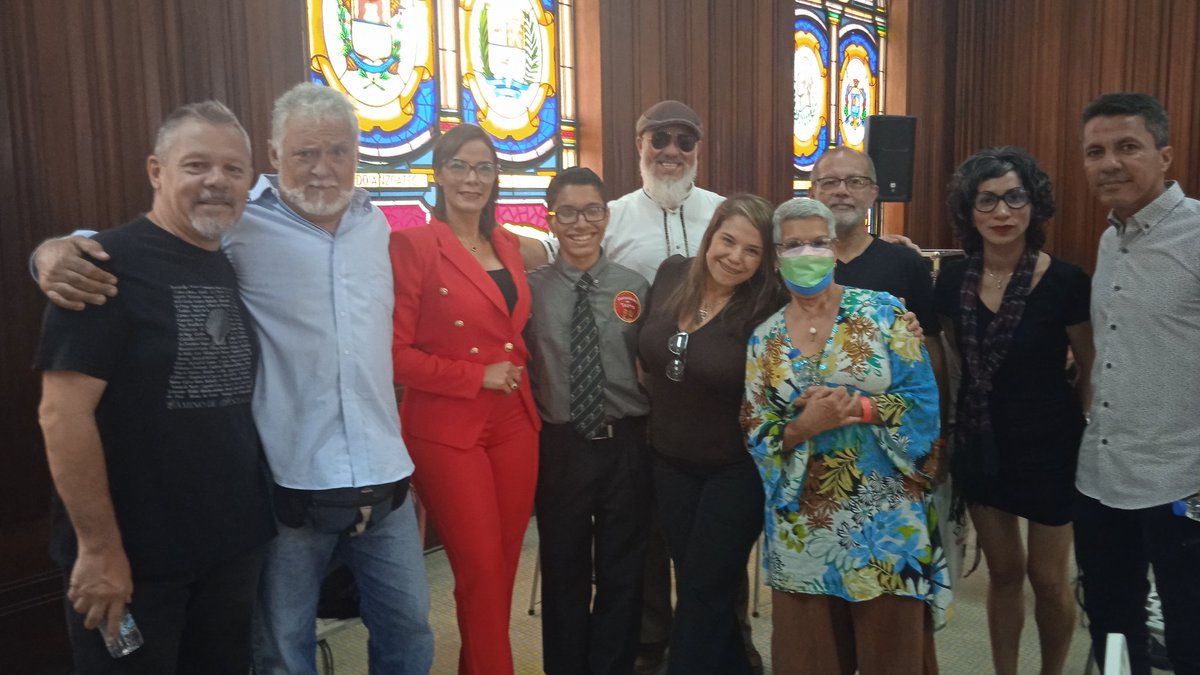 En el día del Periodista #Guarenas y #Guatire las dos ciudades hermanas reunidas para recibir el premio Nacional de Periodismo 2023.
¡Felicidades a los ganadores!

#IntegracionTecnológica