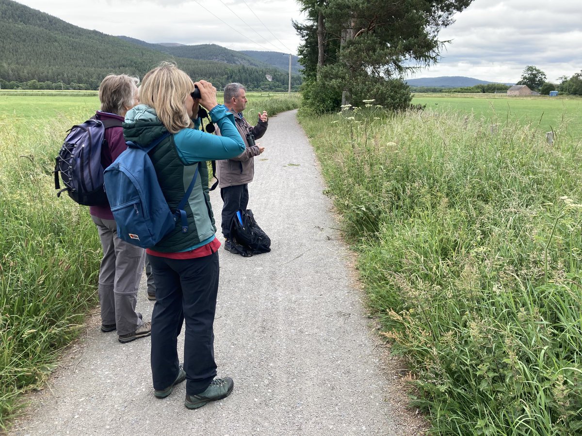 Laura_CSW's tweet photo. Day 27 of #30DaysWild - a bird ID walk with โฆvolunteers from @SustransScotโฉ & โฆ@CNPvolunteer on the #DeesideWay. Expertly led as ever by Scott Paterson. 20 species. #NationalCycleNetwork #CitizenScience https://t.co/FAvriP3VCG