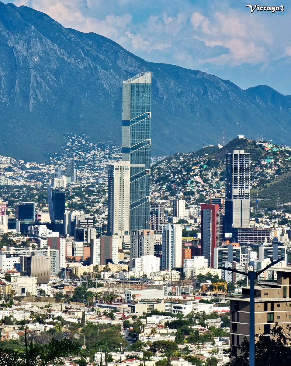 vicraya2's tweet photo. Torres Obispado el rascacielo más alto de todo México y latinoamerica se muestra imponente en la gran ciudad de Monterrey 💥💥🔥🔥💯💯🇲🇽
#monterrey #nuevoleon #mexico #visitmexico #torresobispado https://t.co/rHS9Z1osc0