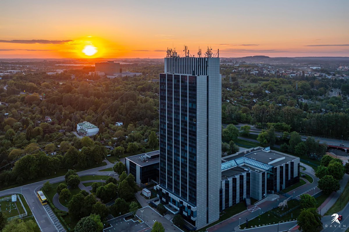 Zachód - żyleta. Do środy 👋 📸 Raven Dron