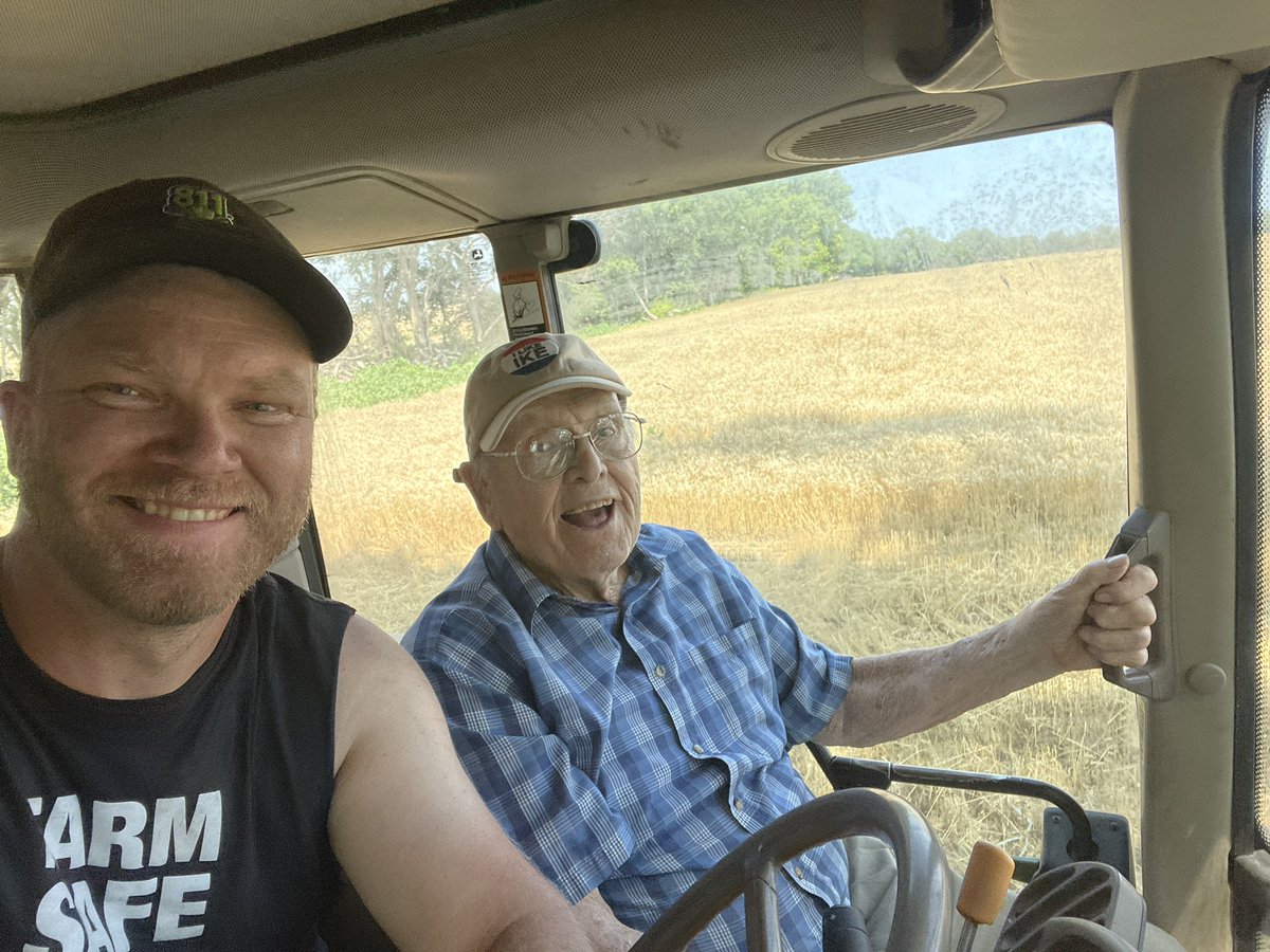 gregpeterson33's tweet image. My youngest passenger this harvest was 1.5 years old. My oldest was 101.5!