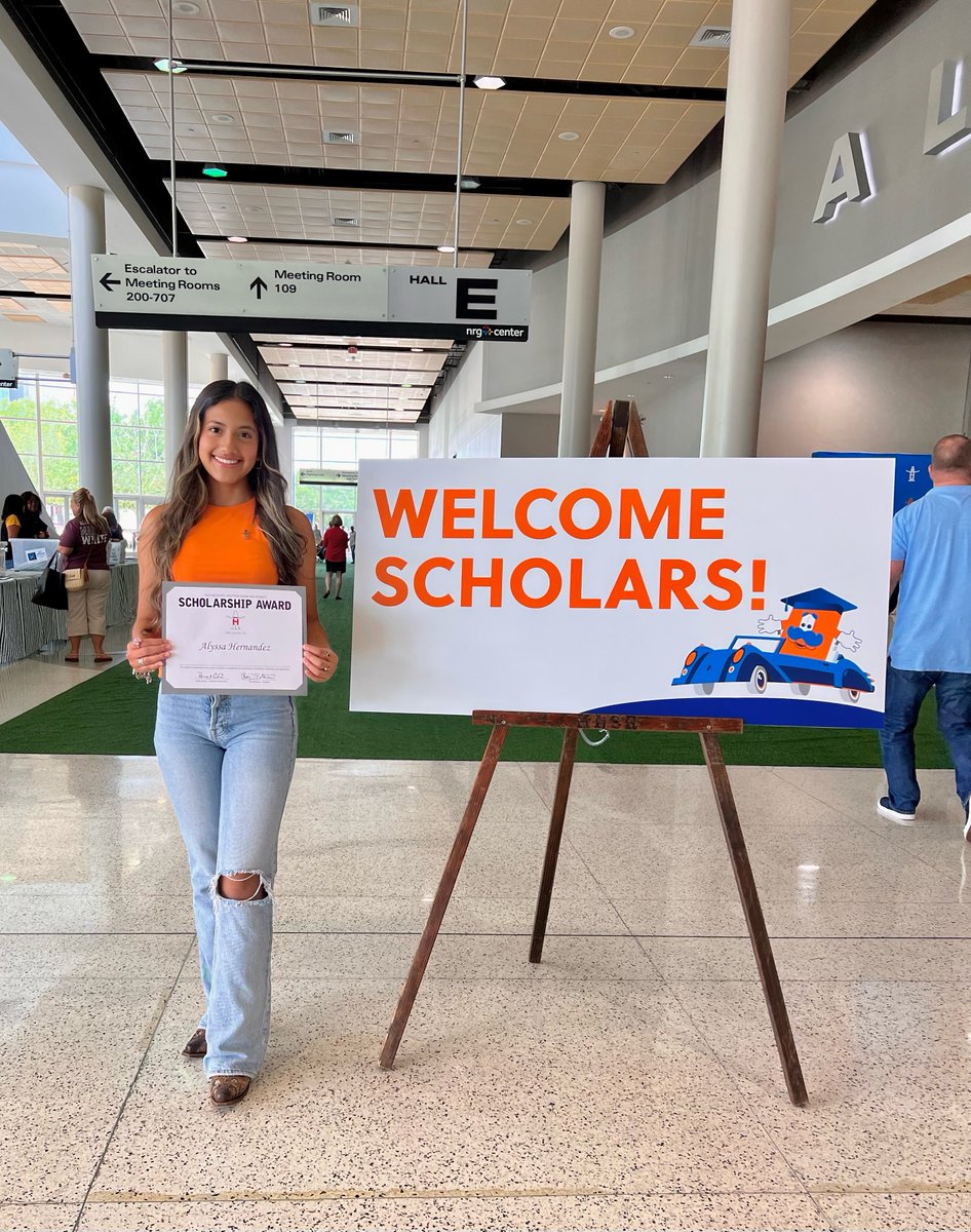 Congratulations to our Terry HS @RODEOHOUSTON scholarship recipient Alyssa Hernandez! We are so proud of your Alyssa! Keep making THS proud as you enter freshman year @SamHoustonState