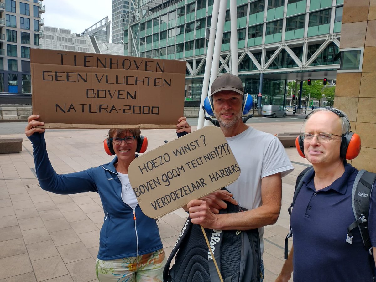 Wat een super opkomst vandaag in Den Haag voor <a href="/stopvierderoute/">Stichting S4R</a> . Dank voor de steun buiten en in het debat <a href="/suzanne_GL/">Suzanne Kröger 💚</a> <a href="/LammertvanRaan/">Lammert van Raan (hij/hem)</a> en <a href="/MahirAlkaya/">Mahir Alkaya</a> !