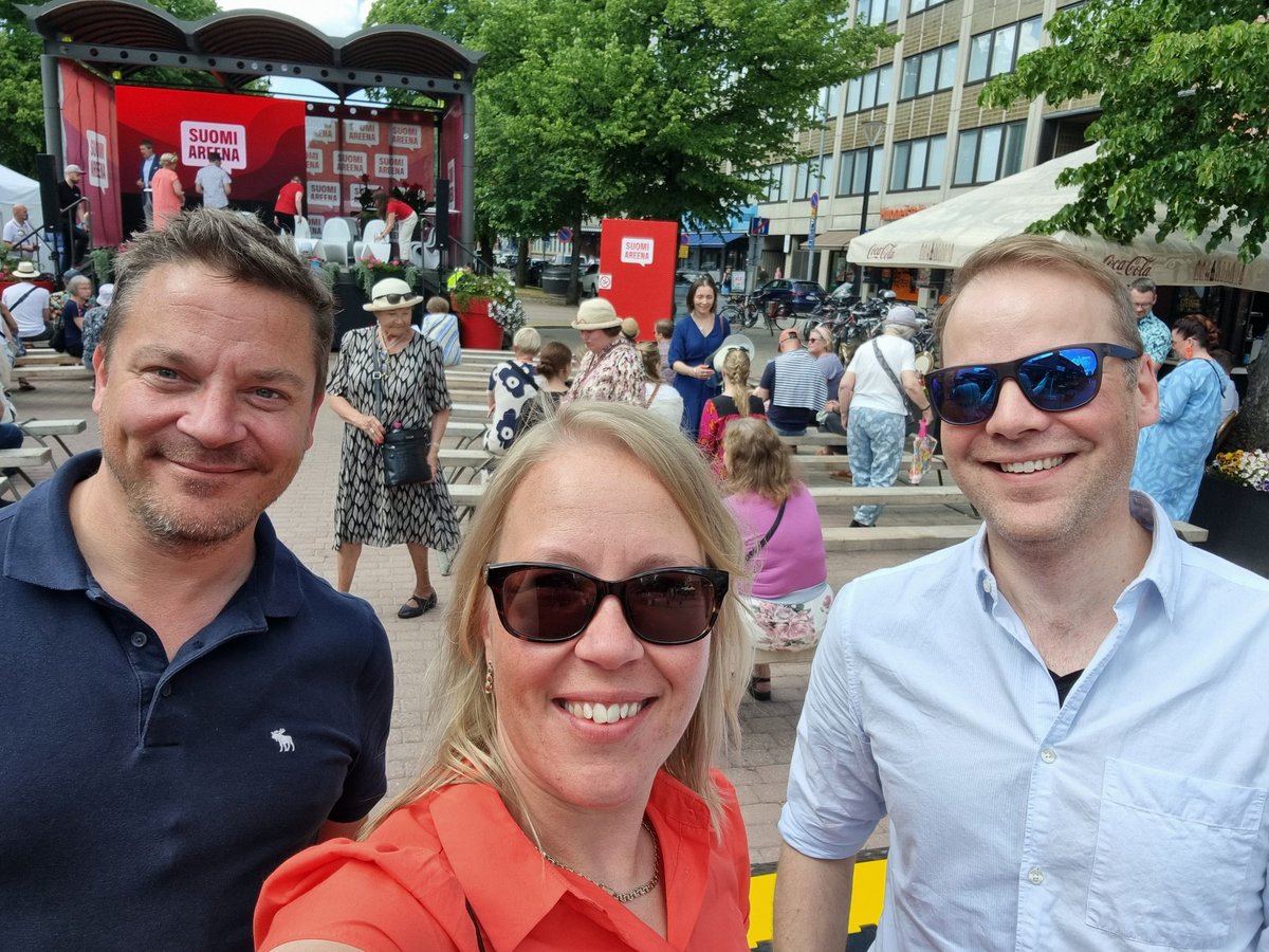 #suomiareena ennen sadetta! Olipas hienoa saada @LPKyllonen meille <a href="/LT_Lansisuomi/">LähiTapiola Länsi-Suomi</a> kylään, kiitos visiitistä! Käytiin porukalla kuuntelemassa vihreän siirtymän johtamiskeskustelu ja tässäkin lopputulemana oli että asenne ratkaisee; sopeutua tai hyödyntää mahdollisuudet.