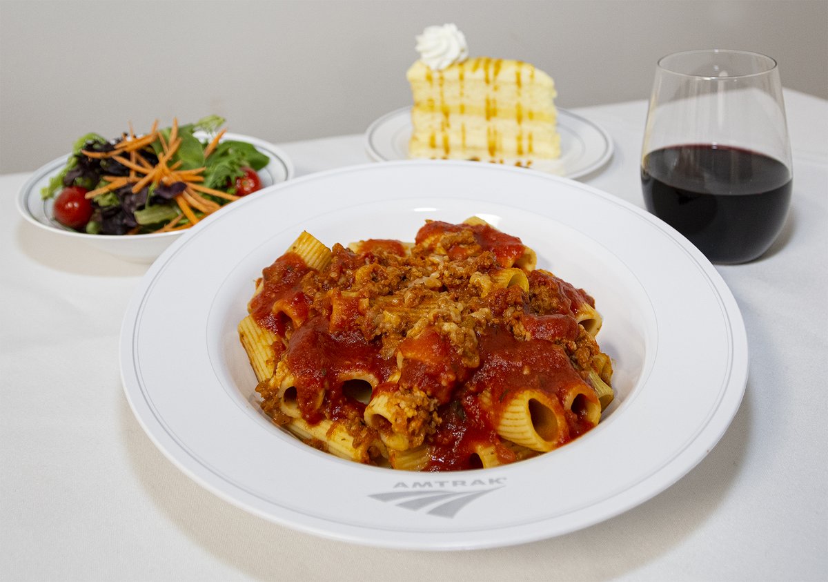 Amtrak's tweet photo. Traditional Dining is now on the Silver Star and Silver Meteor! 🍽️ 

First Class private room customers can enjoy a variety of delicious, chef-created meals. 

Learn more about Traditional Dining: https://t.co/kQCTu98twB https://t.co/WBoyAtsFDx