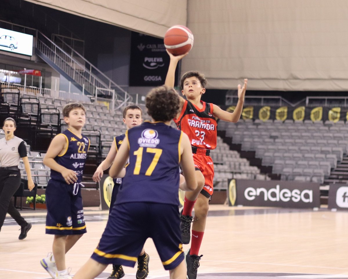 CoviranGranada's tweet photo. 🙌 ¡Final! ¡Final! ¡Final en el Palacio!

❤ ¡Pleno de victorias para el @OYAabogados FCBG! 

🖤 Los rojinegros superan al @oviedocb y se clasifican para octavos de final como primeros de grupo. 

👏 ¡Enhorabuena, equipo! ¡Seguimos! https://t.co/11xH75TnN7