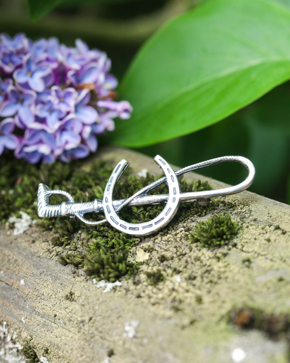 How would you style our horseshoe brooch?

Would it be an addition to a lapel, a hat, even a lanyard?

A big thank you to @elandlodge1 for the photo!

#hiho #hihosilver #equestrianjewellery #horse #equestrian #equestrianstyle #equestrianfashion