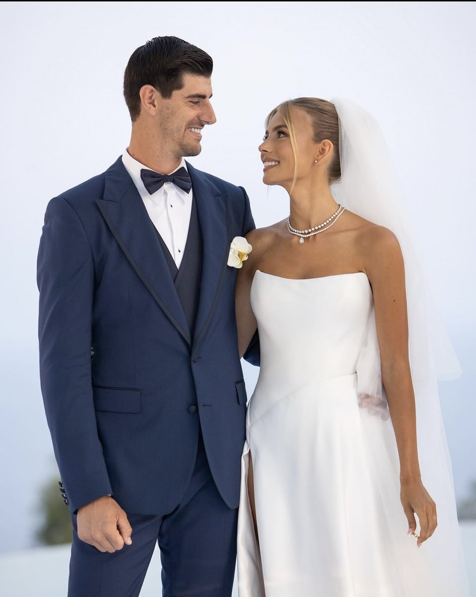 Madridismoreal's tweet photo. Thibaut Courtois y Mishel 👰🏻🤵🏻💍

Enhorabuena @thibautcourtois ❤️ https://t.co/oXPWe4mc5i