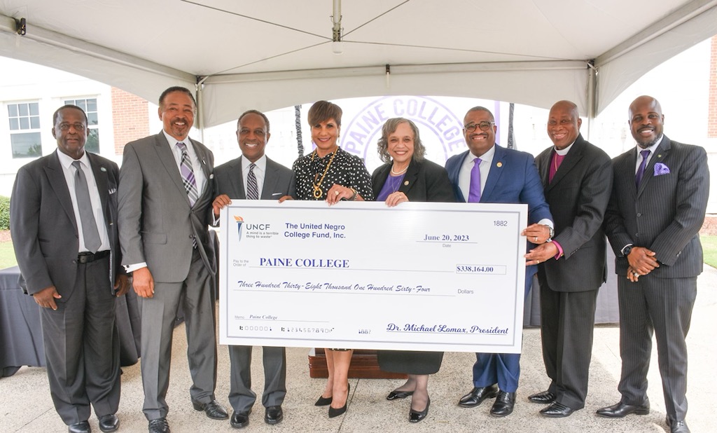 PaineCollege82's tweet photo. ICYMI: Bishop Thomas L. Brown, Sr, Presiding Bishop for CME Churches of Georgia, presented a check for $170,500 to Paine during Press Conference. #RestoreTheRoar #GrowingPAINE https://t.co/BSc0AtVlpk