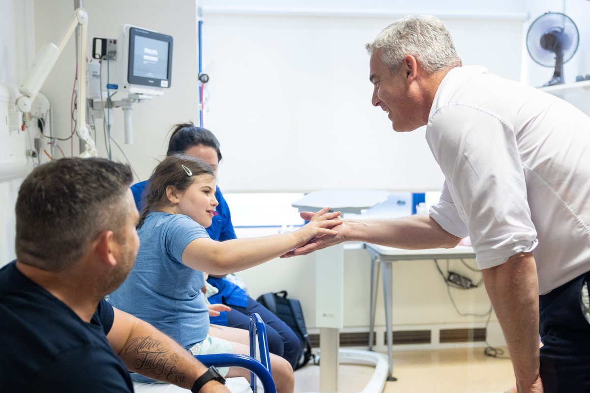 SteveBarclay's tweet photo. .@GreatOrmondSt treats some of our country’s sickest children, and now their Biomedical Research Centre &amp; Clinical Research Facility I visited today will benefit from over £3.5 million to help improve their technology &amp; cut the time it takes for new medicines to reach sick kids. https://t.co/dcqQRtuOkp