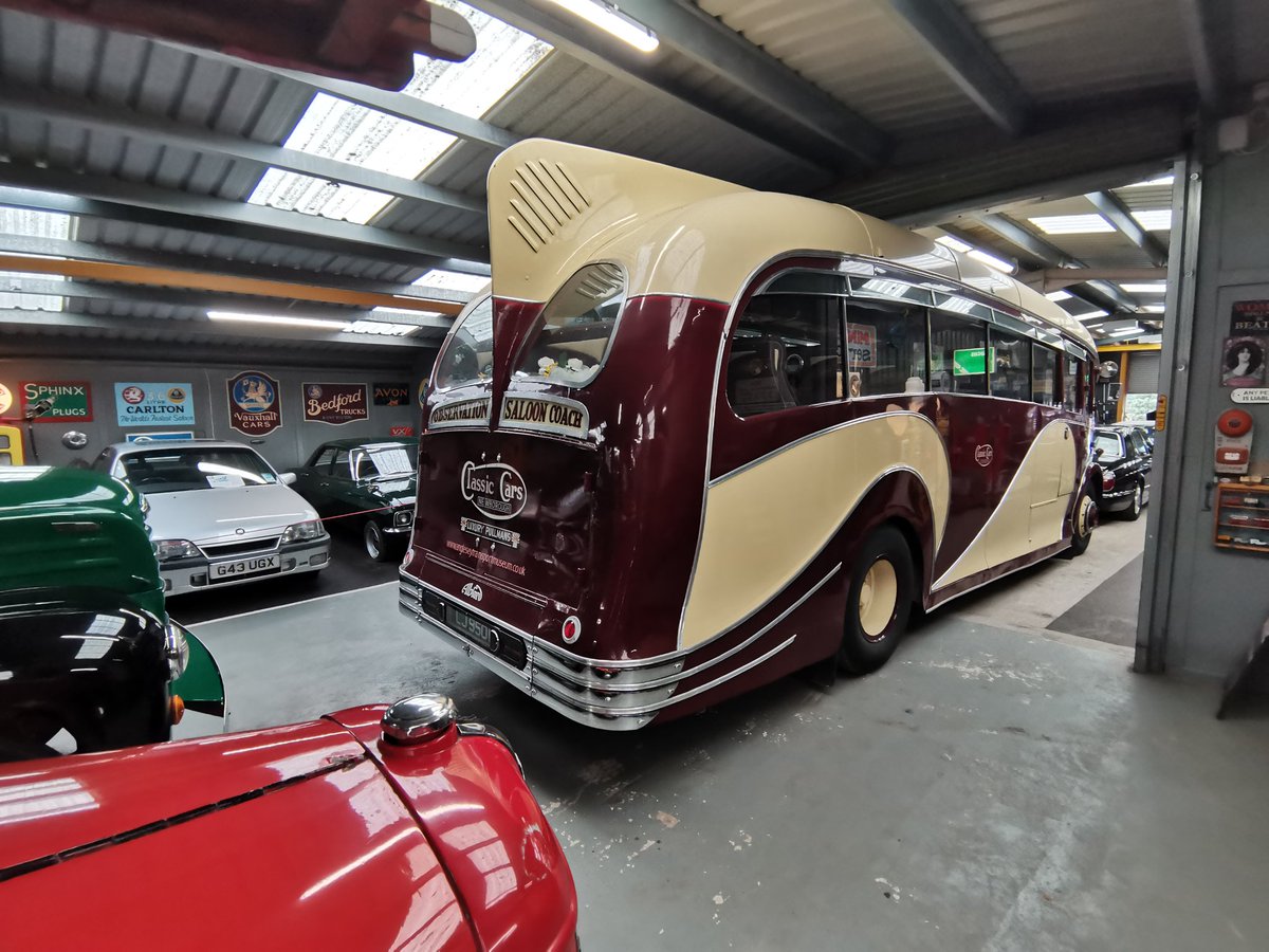 Fe es i a fy ŵyr i @TaclaTaid dydd Sul, wedi cael amser gwych yna. Bob math o gerbydau, mae'n werth mynd yna. Took my grandson to @TaclaTaid transport museum in Newborough on Sunday, we both had a great time. All sorts of vehicles there, well worth a visit.