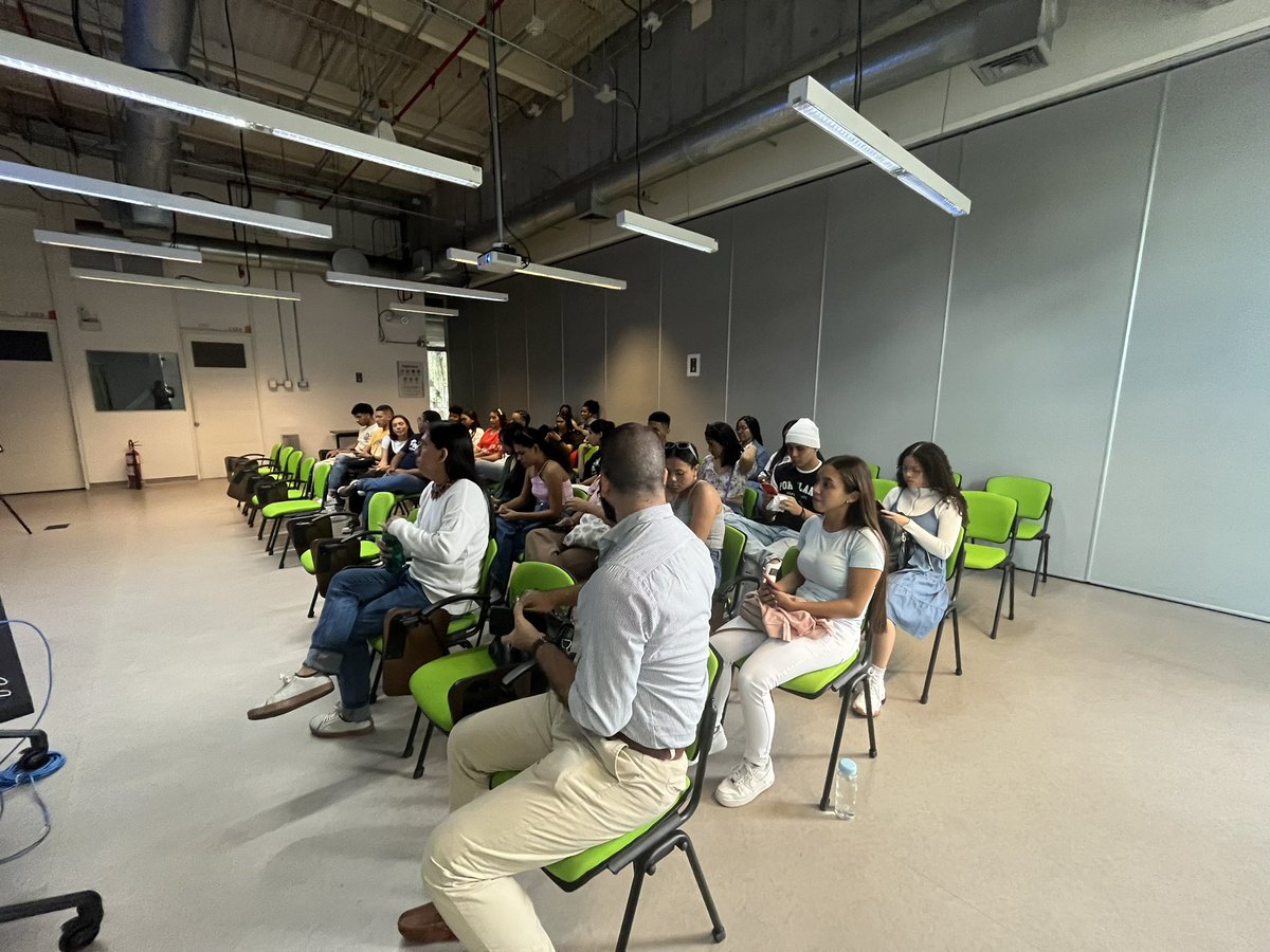 Hoy recibimos a estudiantes de de la <a href="/uni_cartagena/">Universidad de Cartagena</a> y de la Universidad Técnica Federico Santa María de Chile, quiénes conocen el Cetro, nuestras tecnologías priorizadas y nuestros proyectos. 

<a href="/Ruta_N/">Ruta N</a>