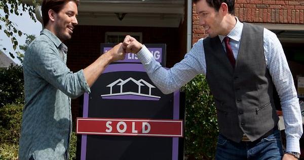 HGTV's Property Brothers give advice on everything from staging to buying a new construction!

.
.
.
.
.
#ColdwellBanker #RealEstate #Realtor #RealEstateTips #GuidingYouHome #RealEstateAdvisors #RogueValley #SouthernOregon... hgtv.com/design/real-es…