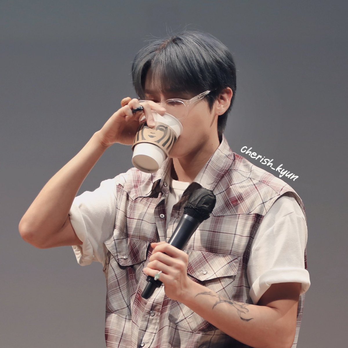 allabout_kyun's tweet photo. ☕️ 

#IM #아이엠 @IMxSMEK #몬스타엑스 @OfficialMonstaX https://t.co/lcxWeMYBpq