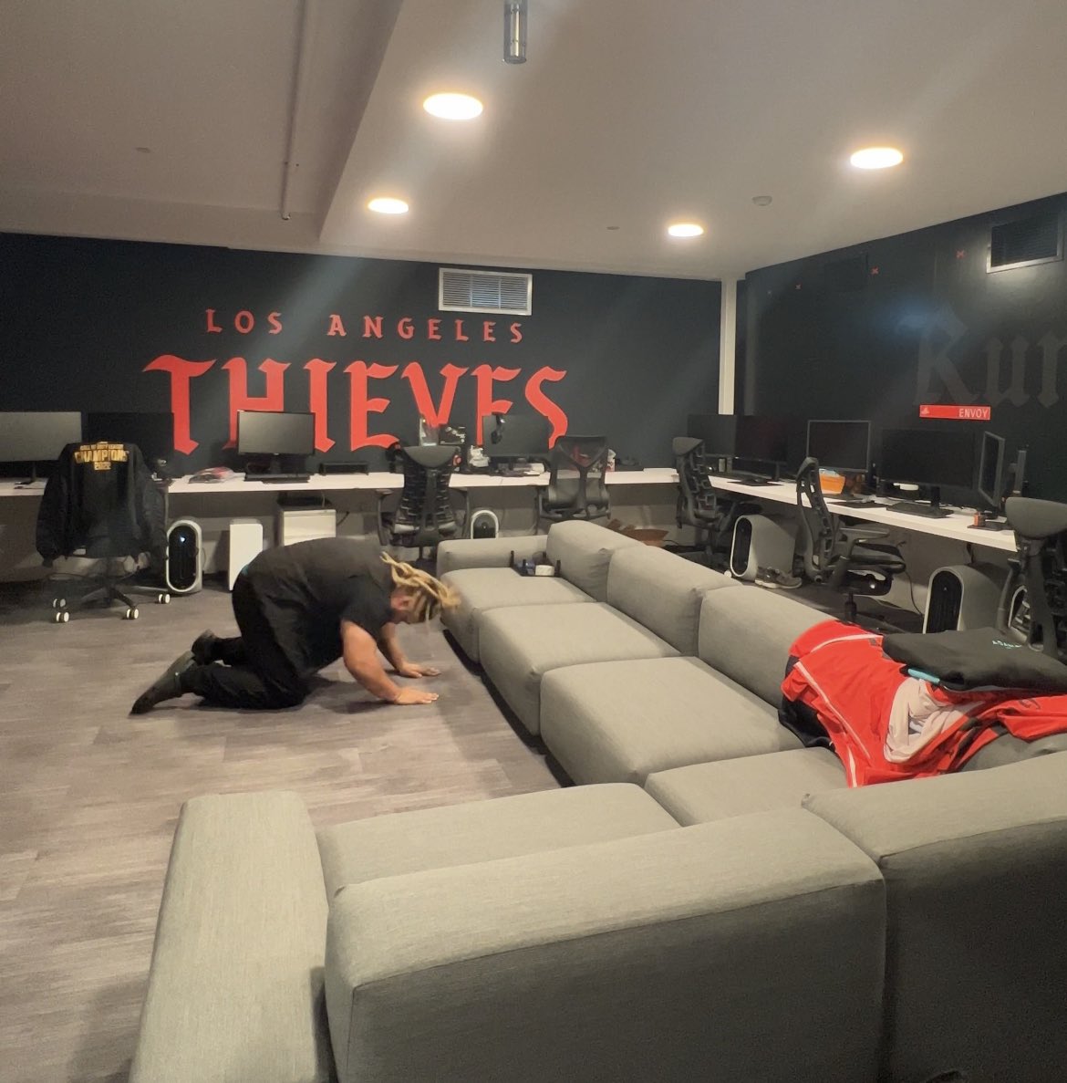joshchx's tweet photo. Just fell to my knees in the LAT room… 😭 @OctaneSam https://t.co/kLEw7cfNUQ