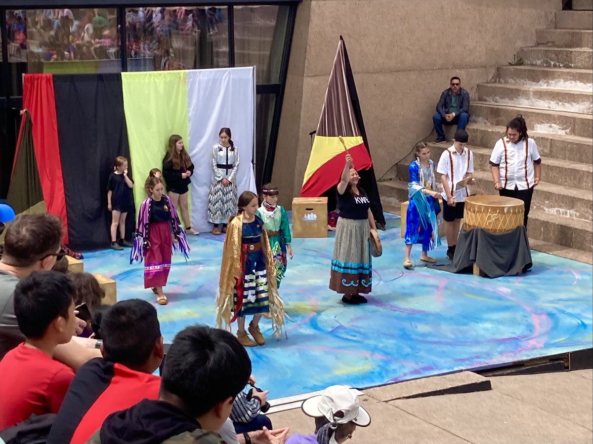 smartestkitchen's tweet photo. Our team had a lovely #FieldTrip out this lunch hour to catch the inaugural #MikmaqStories show of the season at the @ConfedCentre outdoor amphitheatre! Wonderful performances by #MikmaqHeritageActors, check it out! #WeKnowFood #PEIFoodStory #PEISummer #Team https://t.co/xX18Ew2Hhd