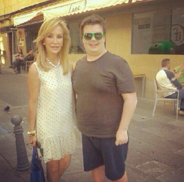meniditi's tweet photo. Esta foto de Carmen Lomana y Quevedo es lo más random que verás hoy https://t.co/iLGwgI3wZo
