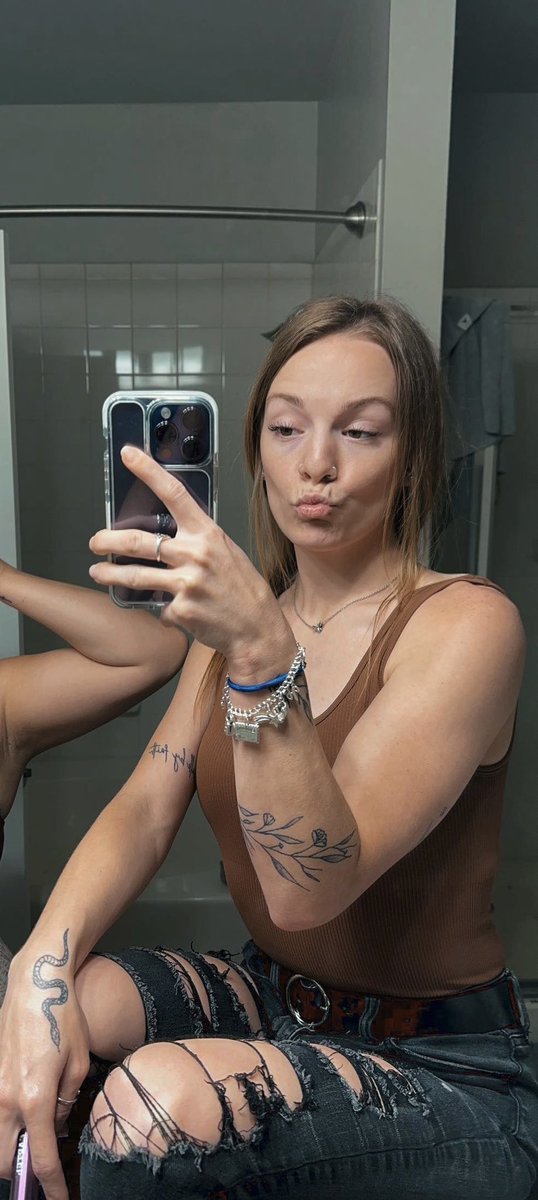 hannah🦋 tweet media
