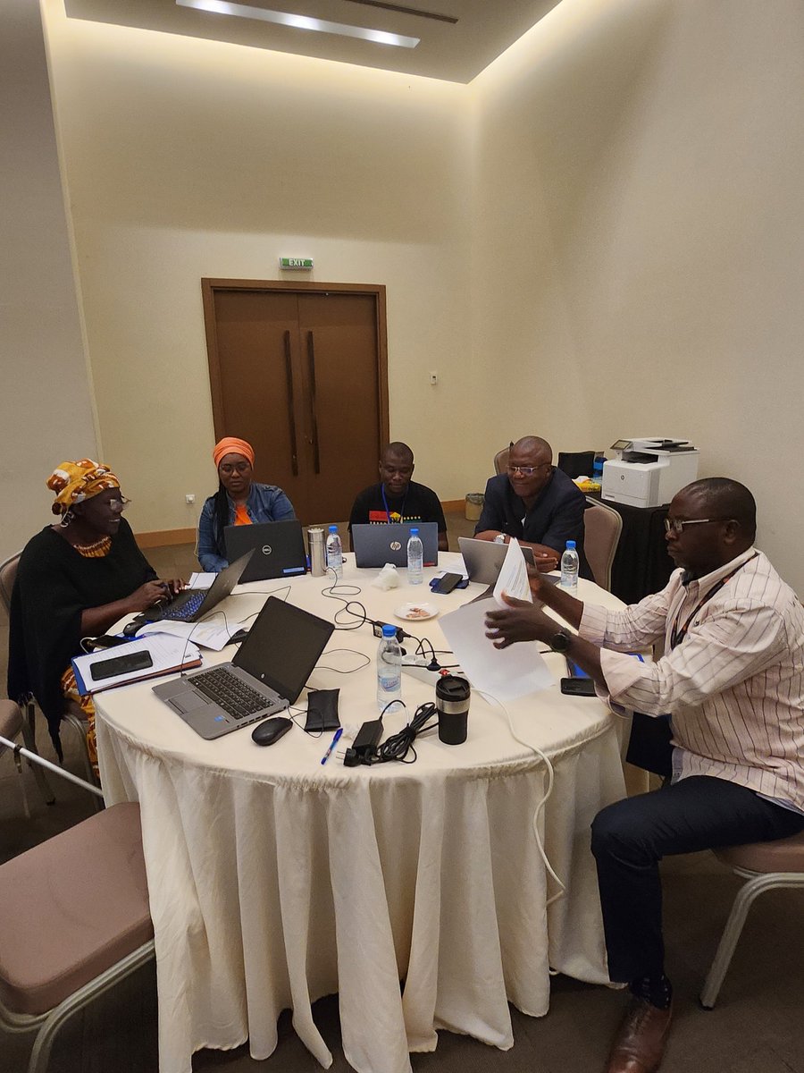 #Retraite du staff #CongoUnfpa.
Se retrouver, regarder en arrière pour aller de l'avant dans la dynamique et l'esprit d'équipe. 
#J1 consacré à la rétrospective pour une meilleure planification. 
#Togetherwearestronger