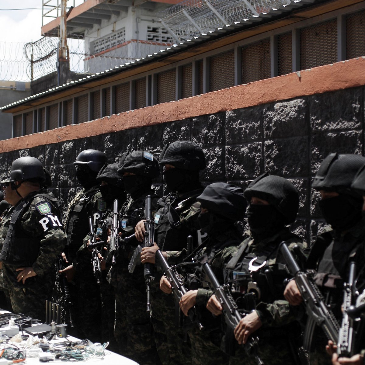 CGTNOfficial's tweet photo. Honduras has a lot of overcrowded prisons, like Tamara, where some 4,200 inmates are crammed into a facility with a capacity to accommodate 2,500. Tamara is one of two prisons that the military police assumed control over.

#CGTNAmerica https://t.co/KJW0qV4DOg