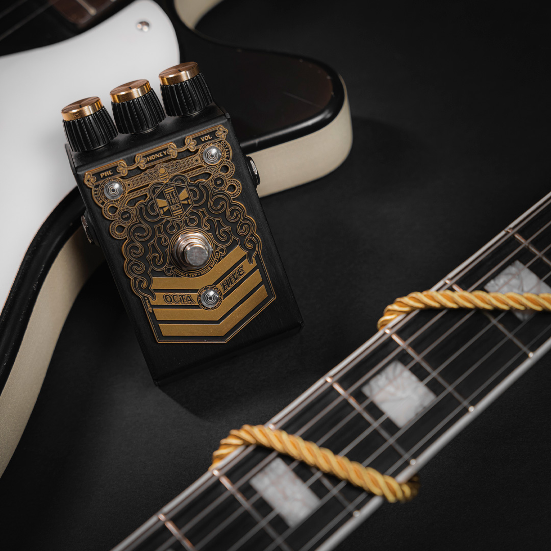 ChicagoMusicEx's tweet photo. The new Beetronics Octahive V2 has arrived! Based on iconic fuzz pedals from yesteryear, the Octahive V2 boasts three footswitch profiles, letting users layer modern sonic characteristics onto classic fuzz tones! Buzz into CME for more! https://t.co/wGFnmYQchM #BeetronicsFX https://t.co/wVKGv5DNsu