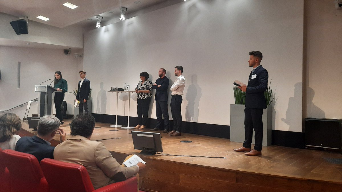 Ceremonie de remise des prix du concours du lobbying de <a href="/SpinPartners/">Spin Partners</a>. Félicitations aux étudiantes de <a href="/ScPoBx/">Sciences Po Bordeaux</a> pour leur travail sur le sujet porté par <a href="/Wikimedia_Fr/">Wikimédia France</a>. #WMFrplaidoyer