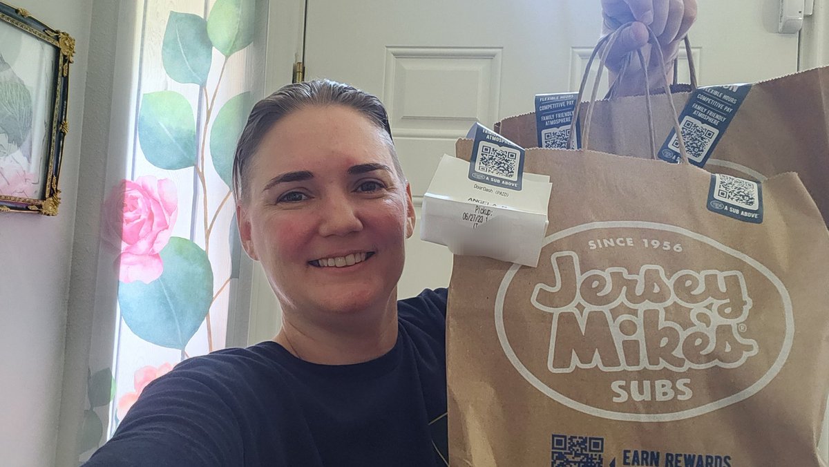 Ang_USL's tweet image. Finally taking a lunch break from the heat and trying to finish our  #backyardproject. ⛳️ ...Ever see anyone so happy for @jerseymikes via @DoorDash? Lol 😄🤪😀 We&apos;re hungry!
