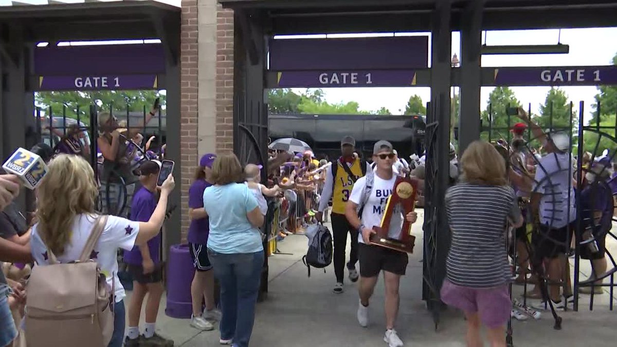 WBRZ News on Twitter "The Tigers have arrived in Baton Rouge! Watch