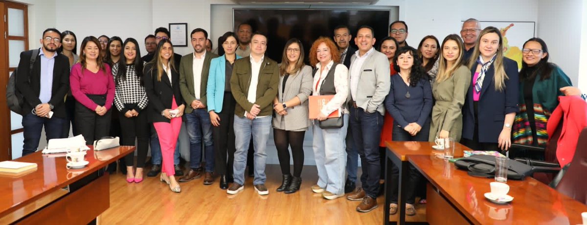minas_antioquia's tweet photo. Participamos de la Mesa Técnica: Bajo Cauca por la Vida y por la Paz, en un ejercicio de coordinación y seguimiento al proceso de caracterización del Bajo Cauca, en el que evaluamos avances y resultados, y construimos una hoja de ruta para continuar con la formalización.✅ https://t.co/zEqA7OAUrI