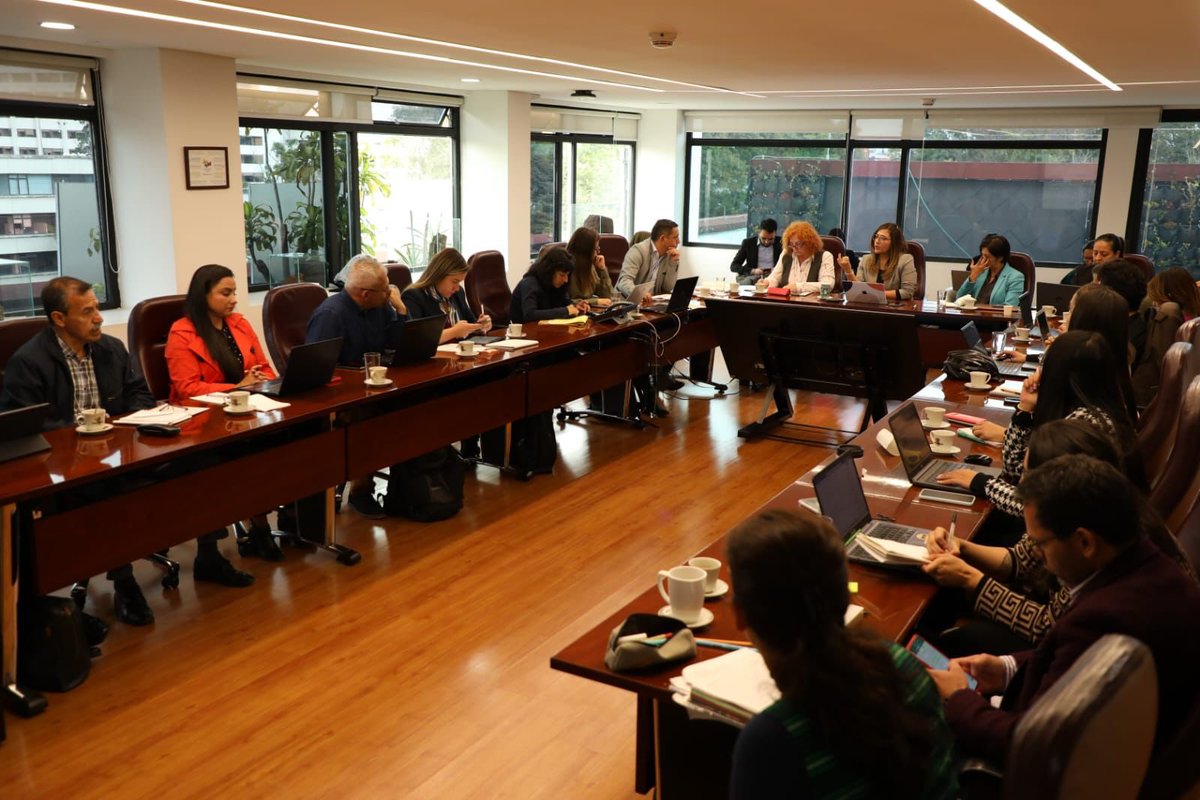 minas_antioquia's tweet photo. Participamos de la Mesa Técnica: Bajo Cauca por la Vida y por la Paz, en un ejercicio de coordinación y seguimiento al proceso de caracterización del Bajo Cauca, en el que evaluamos avances y resultados, y construimos una hoja de ruta para continuar con la formalización.✅ https://t.co/zEqA7OAUrI