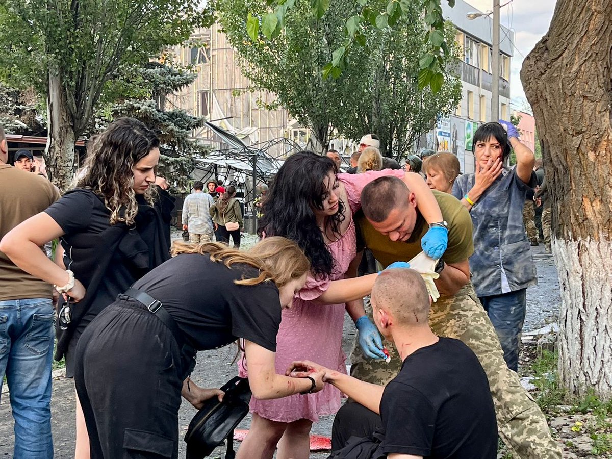 olgatokariuk's tweet photo. At least three people, including a child, were killed as a result of Russian missile strike on a busy restaurant in central Kramatorsk, Donetsk region, Ukrainian officials said. 42 people were injured, number of casualties may rise #RussiaIsATerroristState 
📷 @ukrpravda_news https://t.co/Uk9VRLDLDP