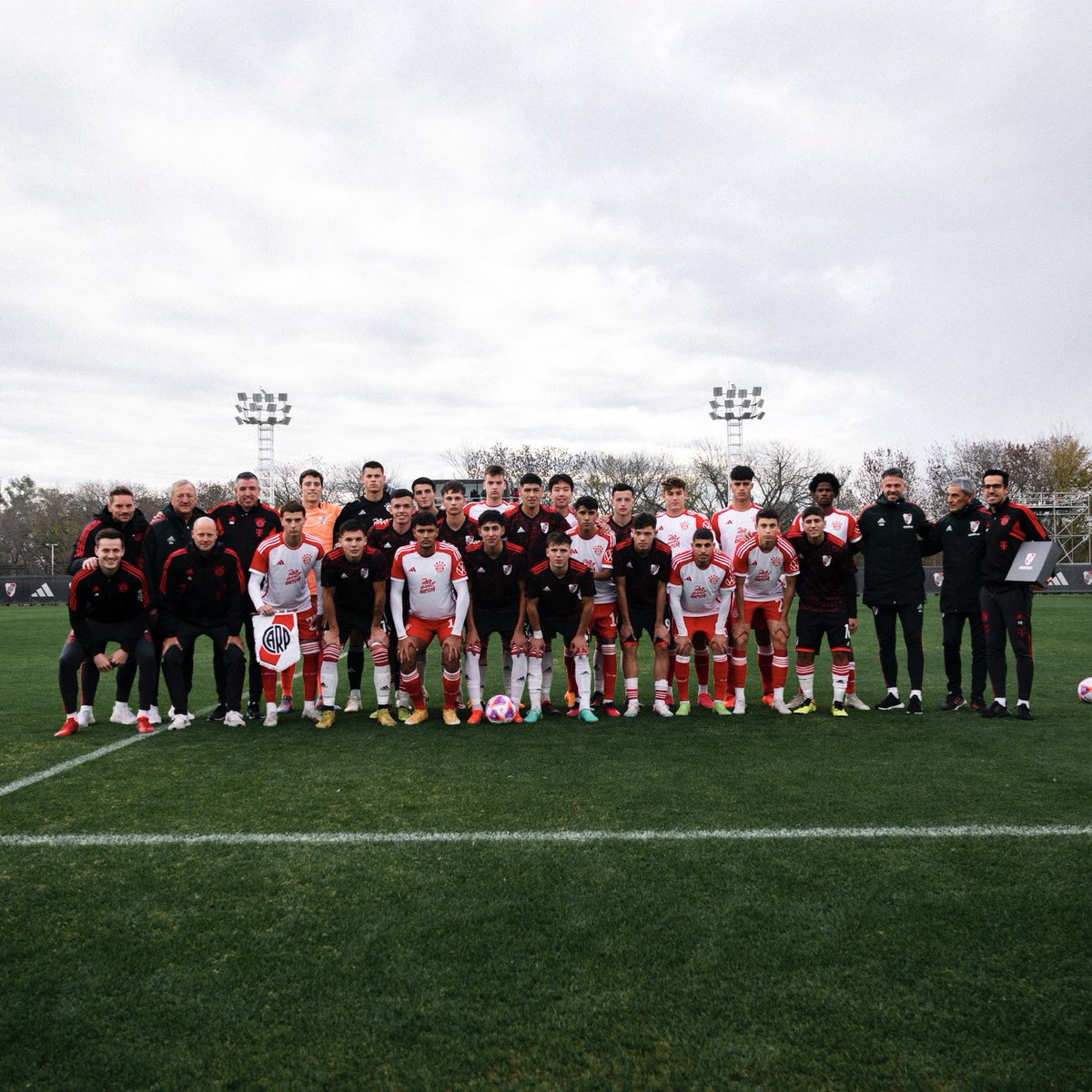 FCBayernES tweet picture
