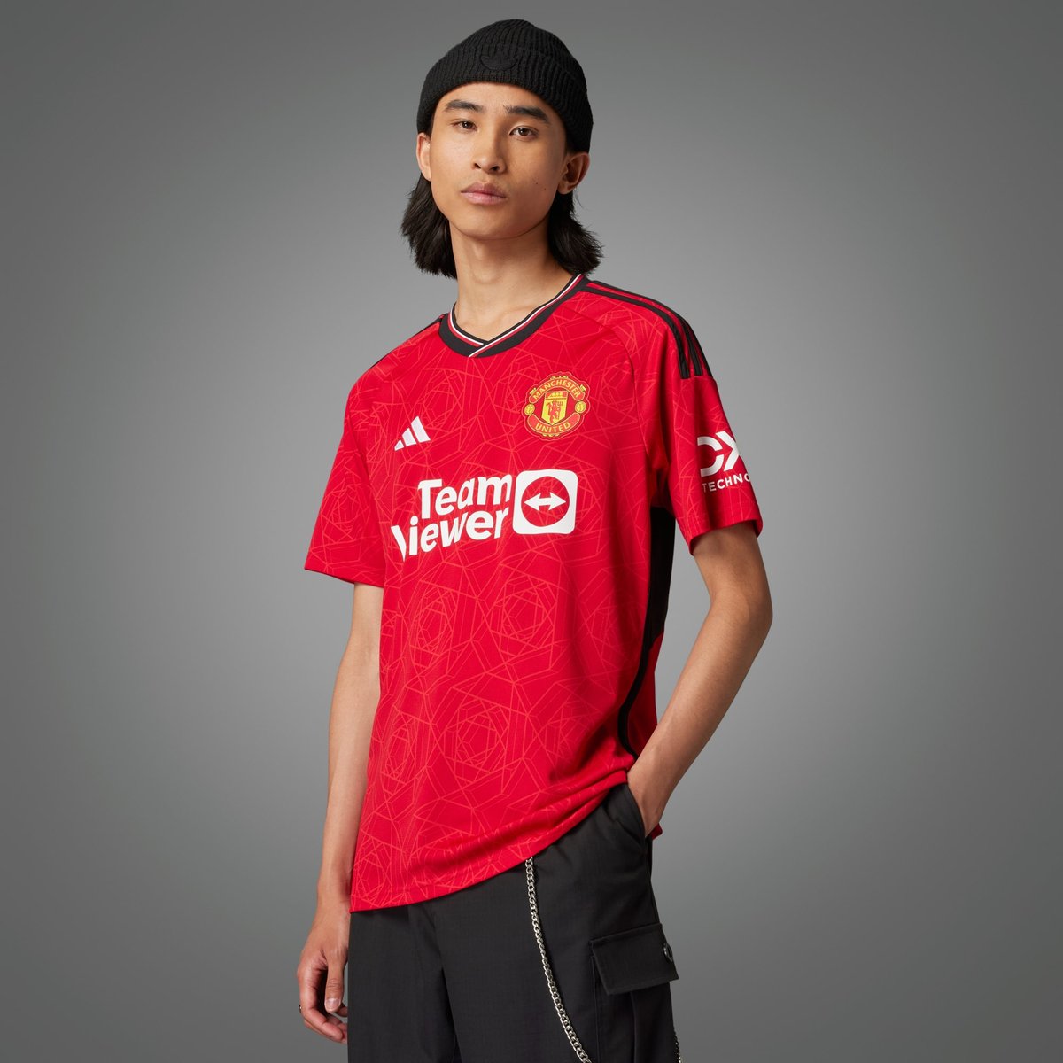 footinsidefr's tweet photo. Manchester United présente son maillot domicile 2023/2024 
https://t.co/eqbHdV5fUx 
#ManchesterUnited #MU #ManUnited #MaillotdeFoot #PremierLeague #adidasFootball https://t.co/TpSen87PWt