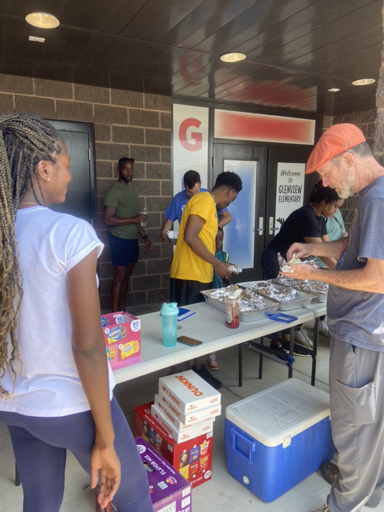 GlenviewMNPS's tweet image. Our students and teachers enjoyed a cookout and Water Day from our community partner, Proclamation Church. @ProclamationTN @ExtLearningMNPS