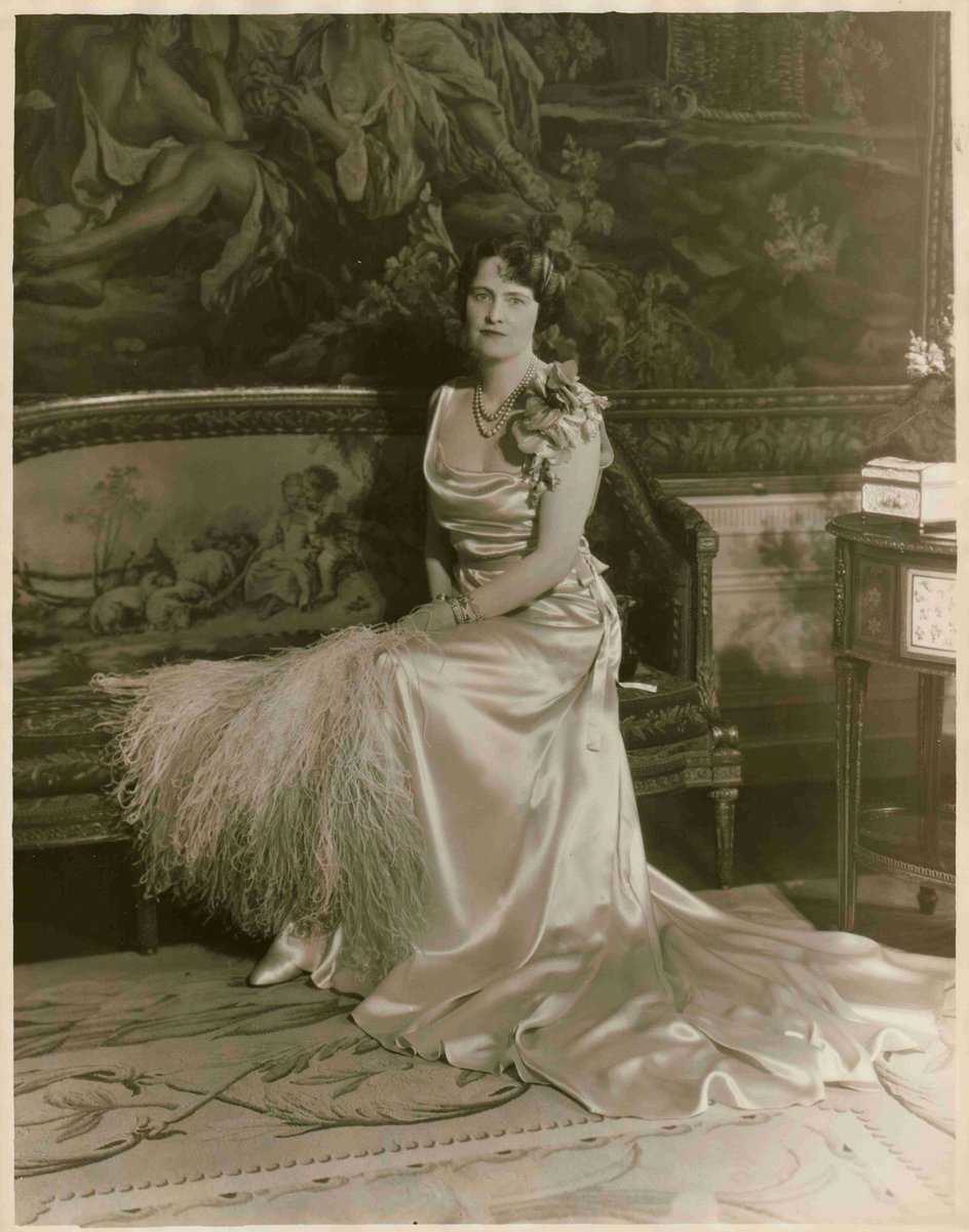 kateStrasdin's tweet photo. #Biascut satin is not always the most forgiving of aesthetics but here socialite & philanthropist Marjorie Merryweather Post carries it off with aplomb. The soft scoop neck falls into a more form fitting bodice that finally flows to the floor in a sweep of skirt @HillwoodMuseum https://t.co/OAtwscSXaU