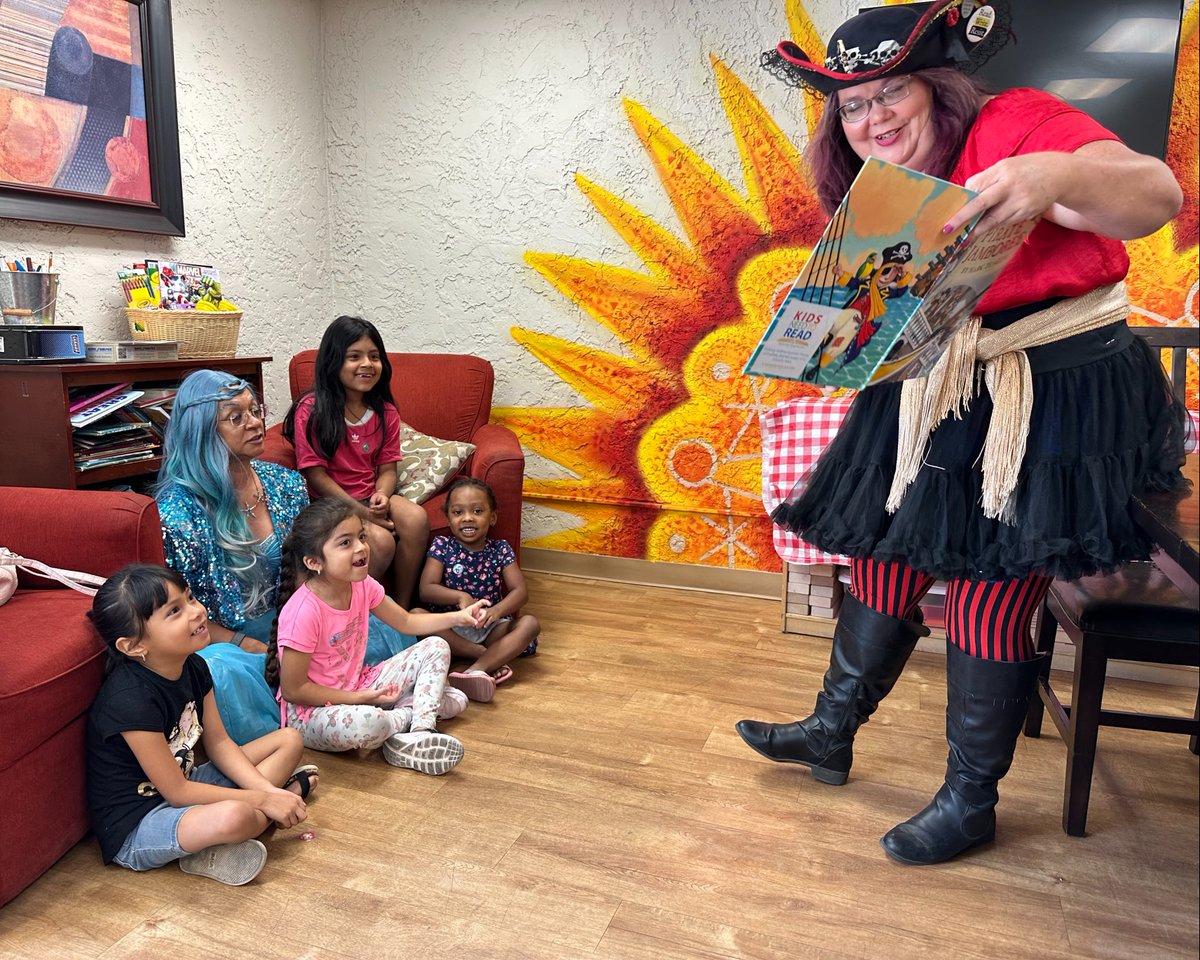 Thank you @KidsNeedtoRead, for visiting Catholic Charities' Desert Willow location. The children loved receiving a visit from mermaid and pirate storytellers. Thank you for dedicating your time to our residents. We look forward to more events!
#kidsneedtoread #CatholicCharitiesAZ