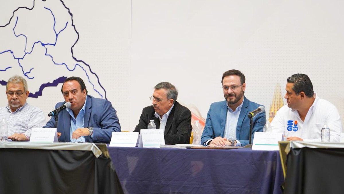 agua_edomex's tweet photo. En representación del @Edomex, la #CAEM participó en la XXI Sesión Ordinaria del Consejo de Cuenca Lerma-Chapala presidida por el Gob. @diegosinhue para contribuir en la gestión e innovación de nuevas alternativas de abastecimiento en esta región. #MásLitrosDeAguaParaElFuturo https://t.co/JPP3ev1sig