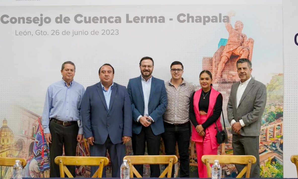 agua_edomex's tweet photo. En representación del @Edomex, la #CAEM participó en la XXI Sesión Ordinaria del Consejo de Cuenca Lerma-Chapala presidida por el Gob. @diegosinhue para contribuir en la gestión e innovación de nuevas alternativas de abastecimiento en esta región. #MásLitrosDeAguaParaElFuturo https://t.co/JPP3ev1sig