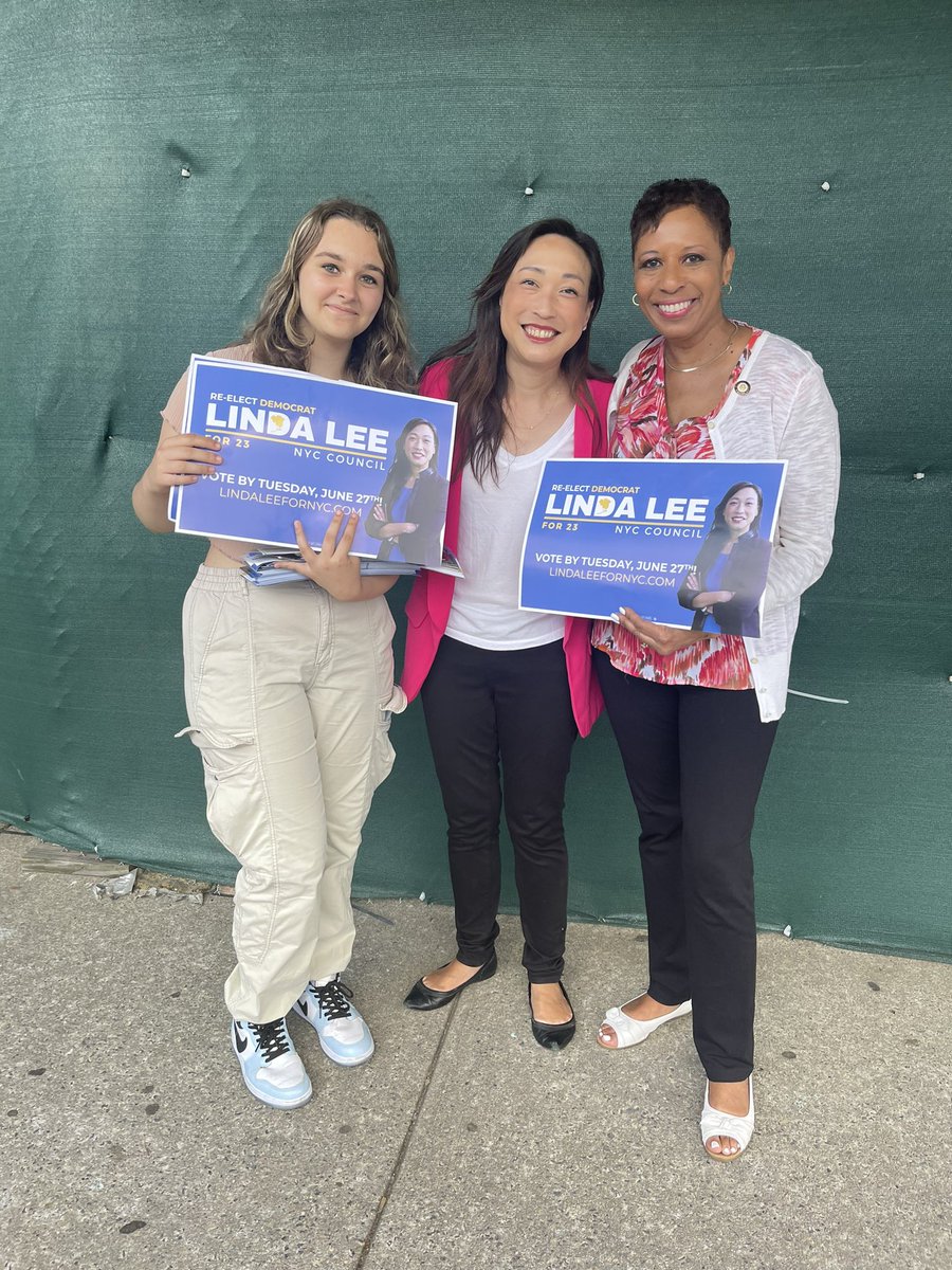 Final stop on our tour across #District23 today: JHS 109-Jean Nuzzi Intermediate School! Thank you Speaker @AdrienneToYou for joining me! #TeamLinda