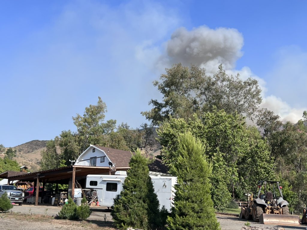 FirePhotoGirl's tweet photo. Update: Air attack is calling it 100 acres. #nicefire making a little run above Greenspot farm https://t.co/rUTJLL1Y2O