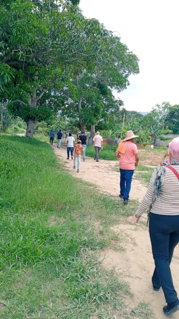 #27Junio visitas puntuales en la franja reforzando el 1X10 en Hato viejo, invasión del guayabal, Araguata, y madera ✌️🇻🇪 con constancia y trabajo lograremos el éxito de Ntro compañero @prospericarlos en las #Primarias2023 
#DemosElPrimerpas #UnidosXVebezuela #prosperiPresidente