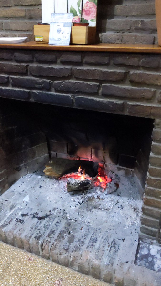 ezeaqui's tweet photo. Esto es un restaurante, tomen nota. https://t.co/FWWBuUGtF7