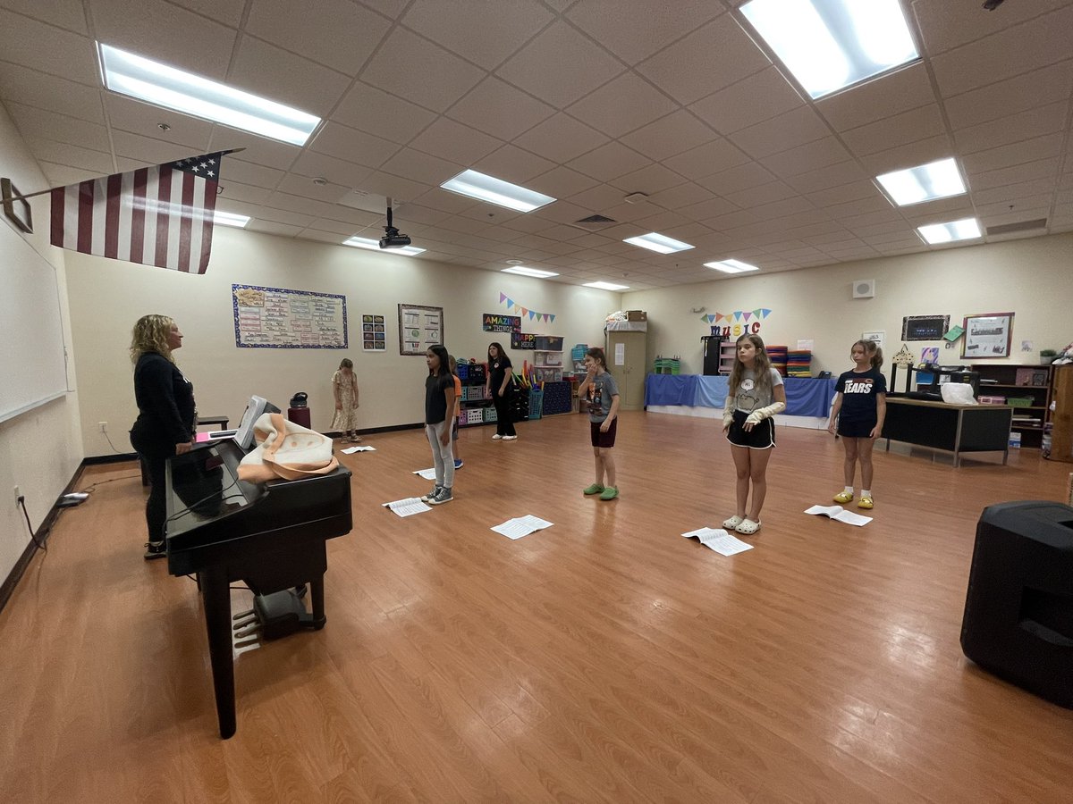 natisha_houman's tweet photo. Summer Arts Camp at Ivy Hawn is coming to a close. I had a blast teaching movement and dance. Press Start is this Thursday the 29th at 6pm. 

#artscamp 
#teachingdance
@IvyHawnSuhr 
@PrycelessAP https://t.co/dYkgdW4jNd