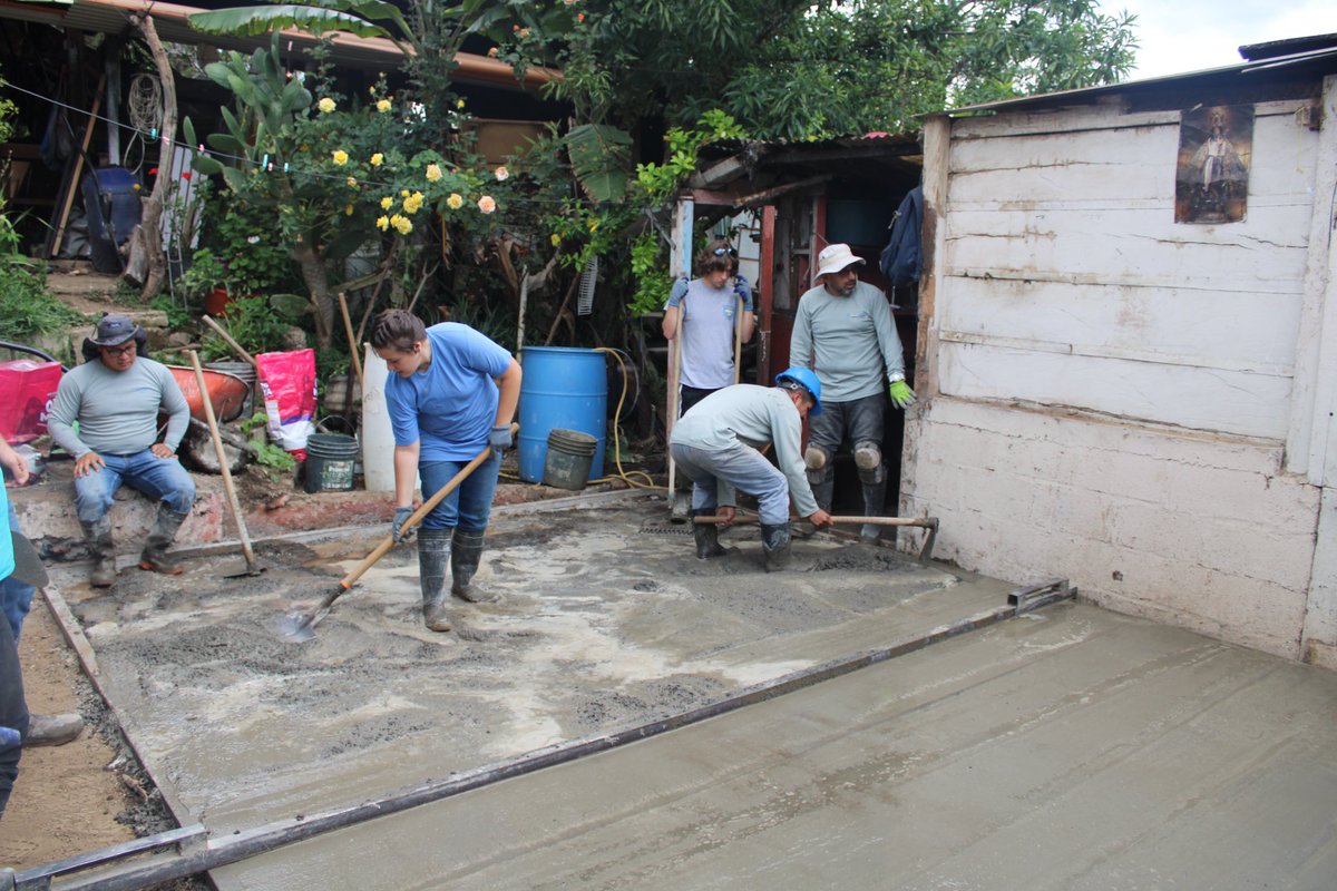 Working hard since 7am, Day 2 was packed with CONSTRUCTION! 🏠🔨Half of our team was building panels for house walls, and the other half was mixing concrete by hand to make the house floor. So exciting (& exhausting)!
#WIProud #GuatemalaServiceTrip #CommonHope #HouseConstruction