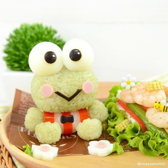 sanriocoffees's tweet photo. ⠀⠀⠀⠀⠀⠀— ୨♡୧ 𝗰𝗮𝗿𝗱𝗮́𝗽𝗶𝗼:: keroppi

- sanduíches
- macarons
- sorvete
- bolinho de arroz https://t.co/1GaSp7T2D0