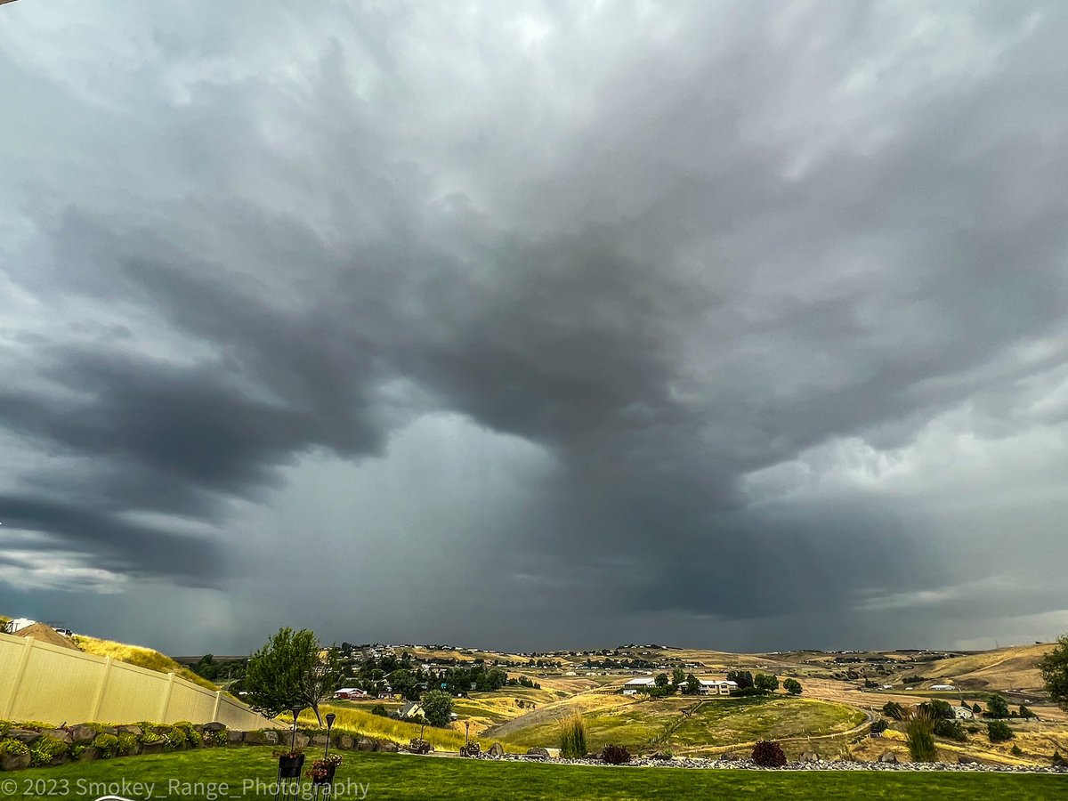 LT_Dan_bcfd's tweet photo. Love the weather.. #thunderstorm #lcvalley #wawx https://t.co/dW9ZzckTd3